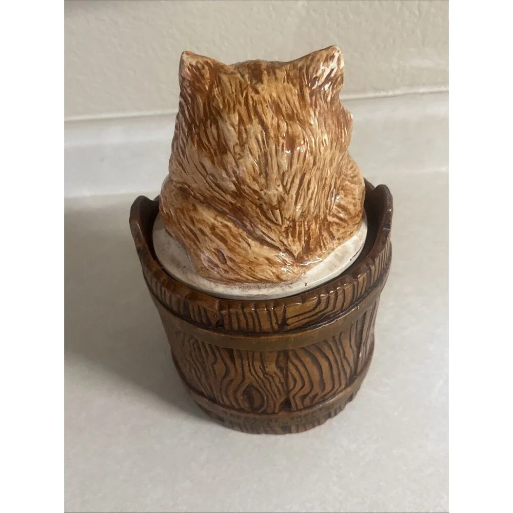 Vtg Cat Cookie Jar Treasure Craft Ceramic Kitten Cat in Barrel  Cottagecore Read